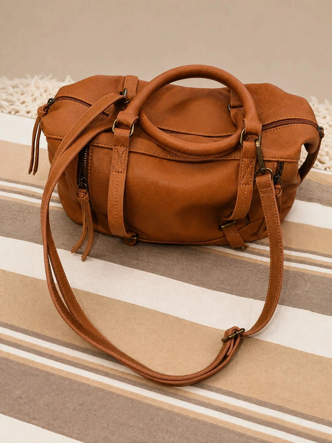 Grand sac week-end camel effet cuir avec bandoulière amovible